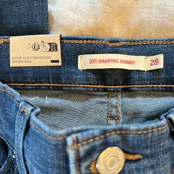 Levi’s 311 Shaping Skinny denim jeans - size 28 - Picture 2 of 6